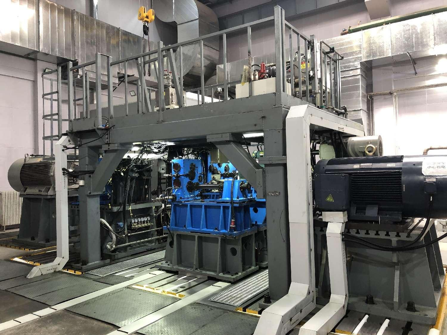 Helicopter main reducer transmission test bench